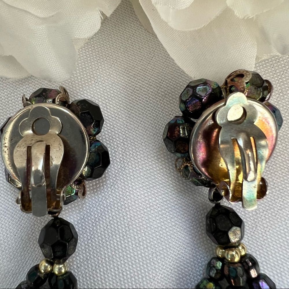 Vintage Aurora Borealis Clip Earrings Purple Gold Tone Gems - Picture 5 of 5